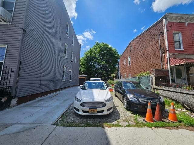 400 Linwood Street thumbnail 2