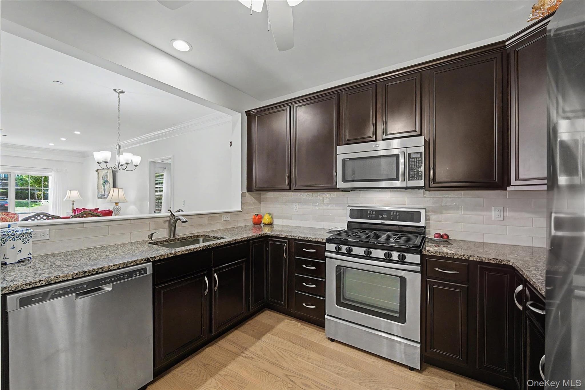 2806 Bennington Drive thumbnail 11