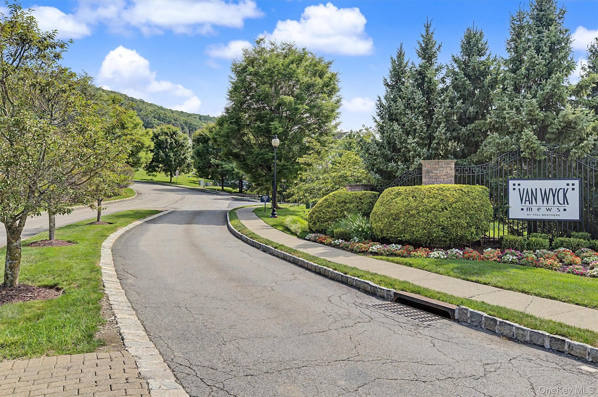 2806 Bennington Drive thumbnail 45