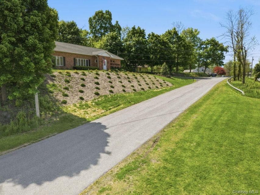 1 N Roberts Road thumbnail 48