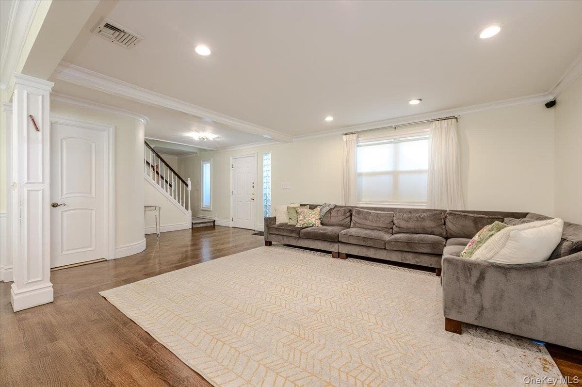 634 Jarvis Avenue thumbnail 5