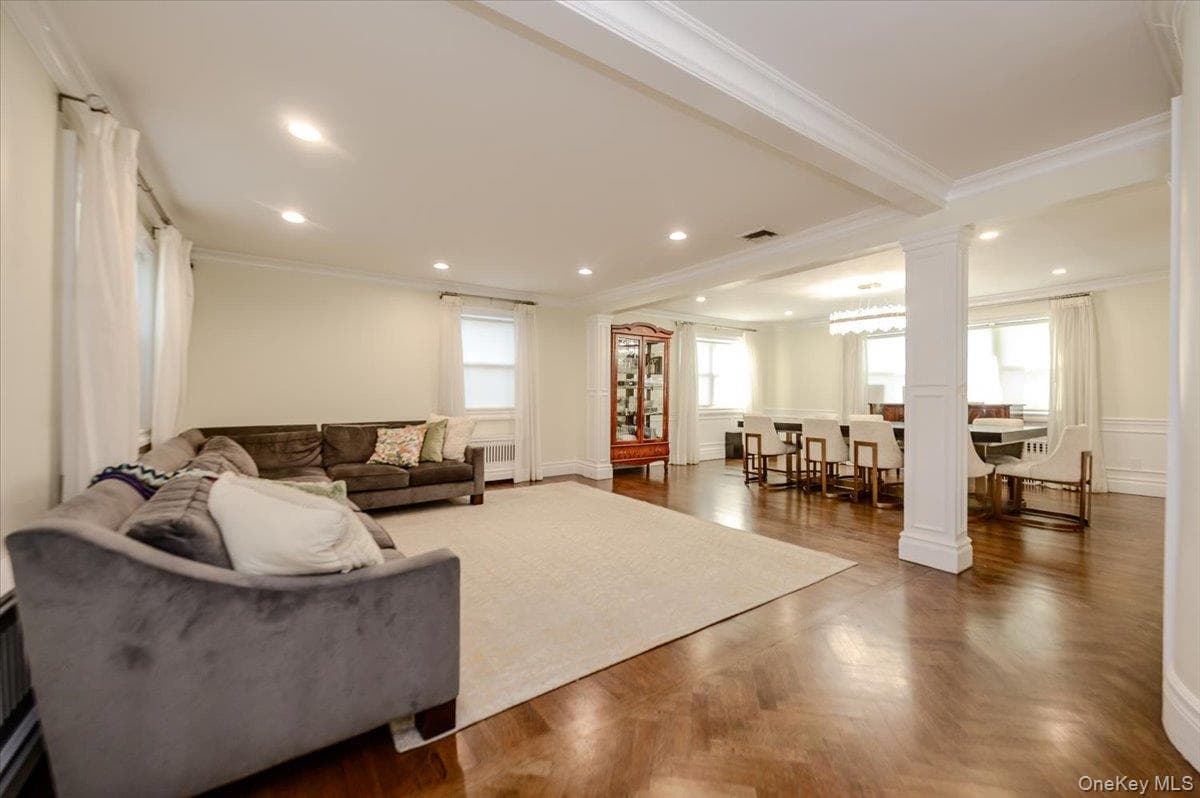 634 Jarvis Avenue thumbnail 3