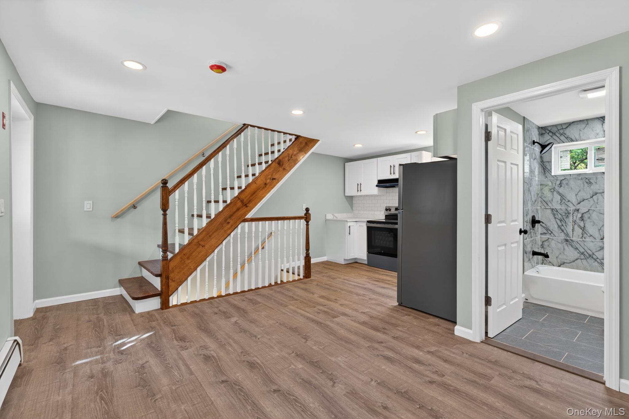 152 N Clinton Street thumbnail 4