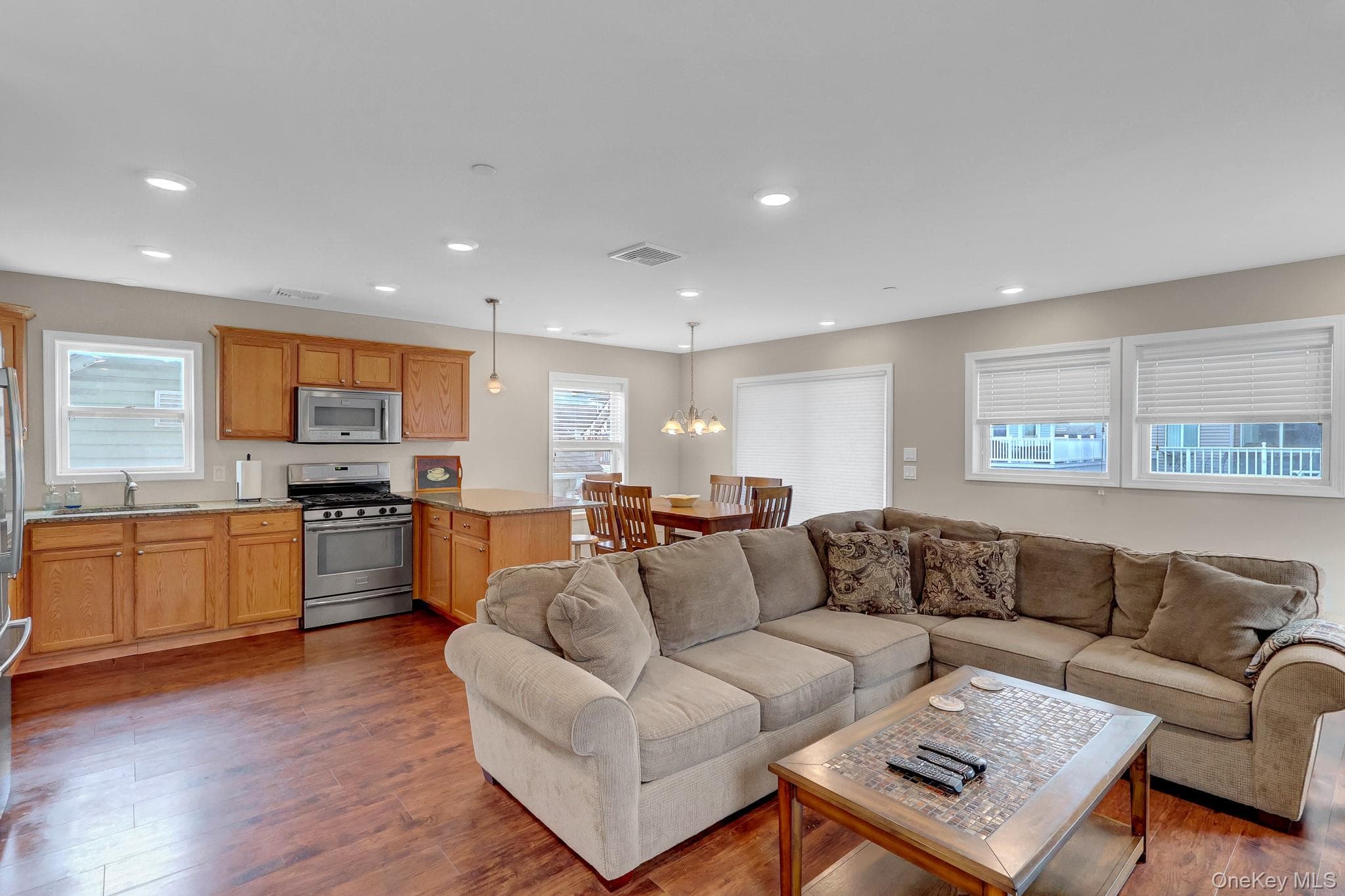 72 Arizona Avenue thumbnail 4