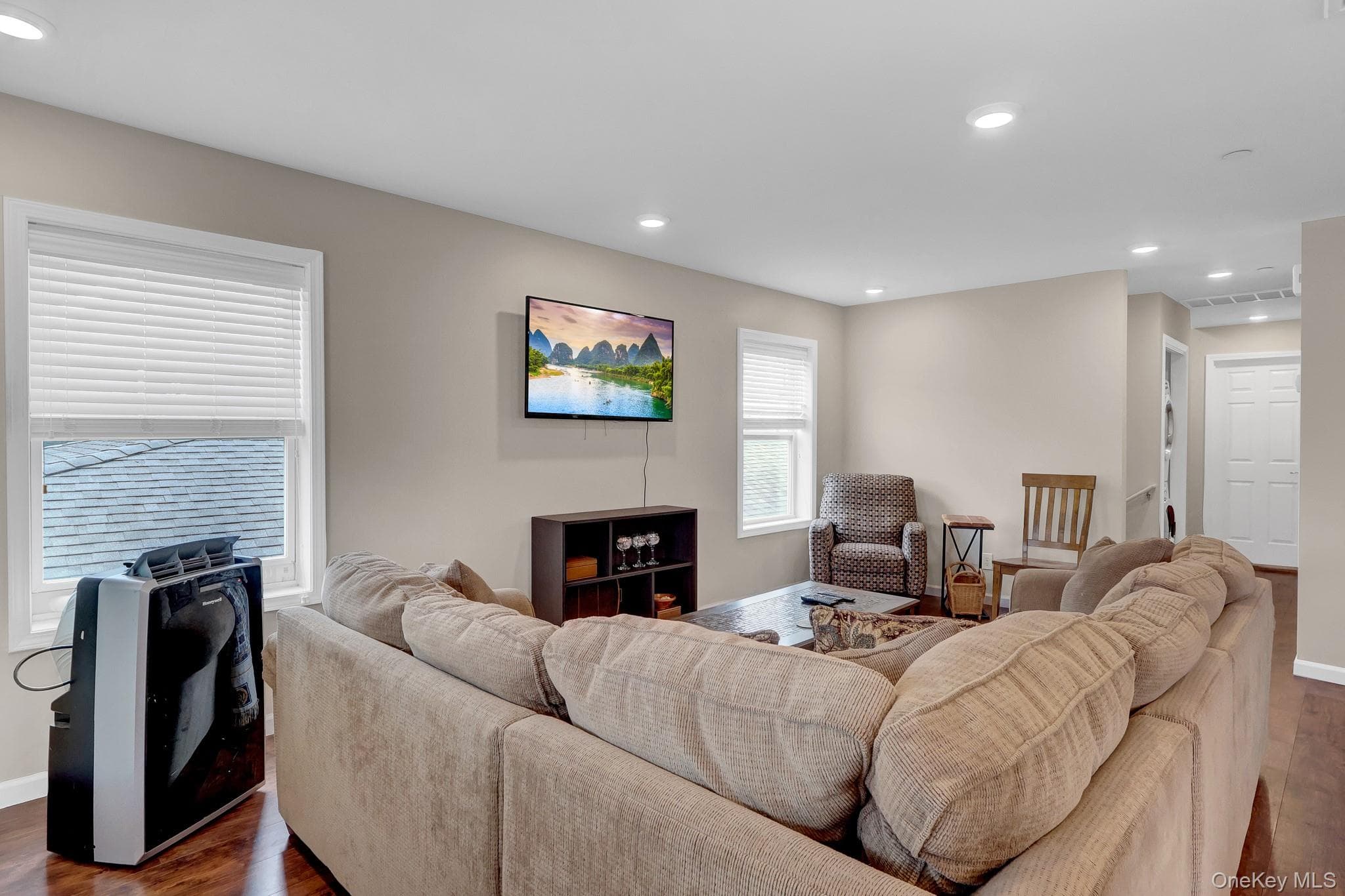 72 Arizona Avenue thumbnail 5