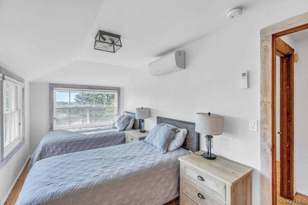 3645 and 3651 Soundview Avenue thumbnail 41