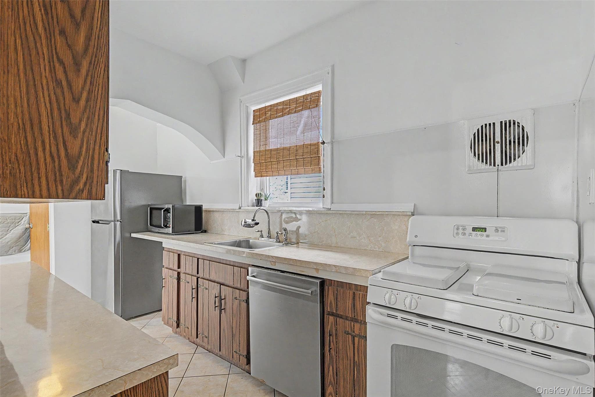 1085 Sackett Avenue thumbnail 26