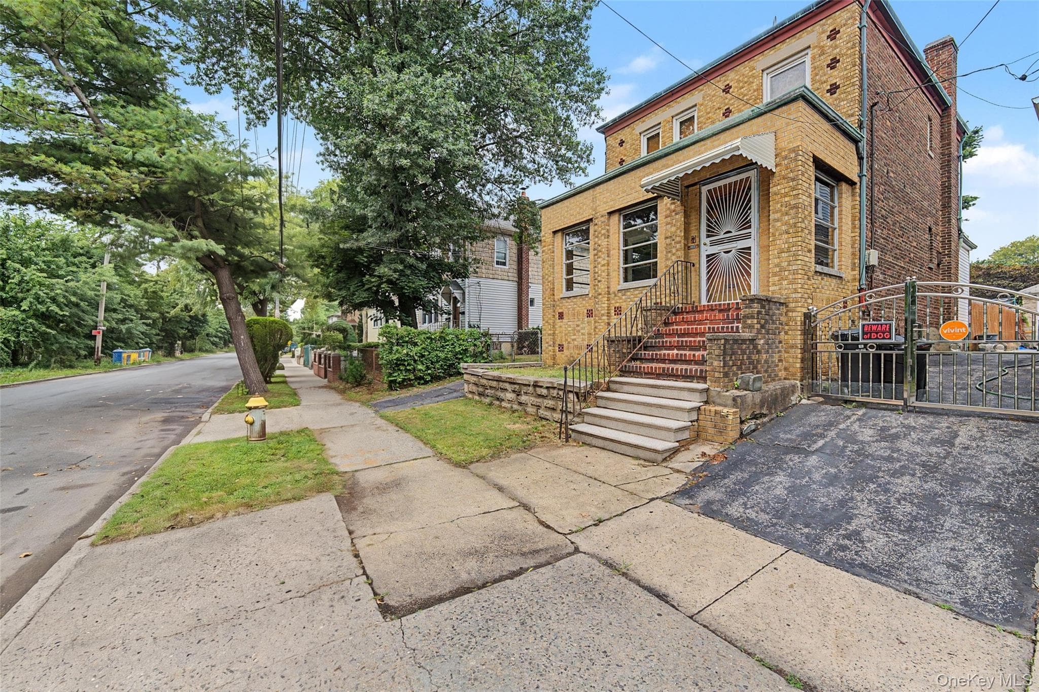 1085 Sackett Avenue thumbnail 2