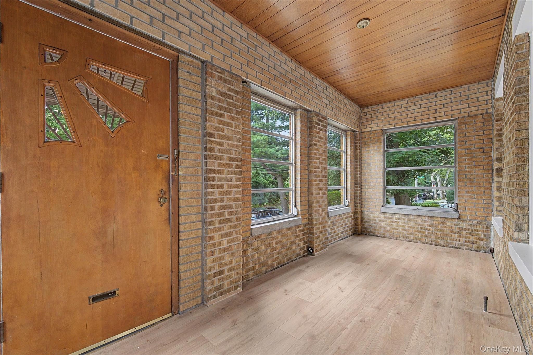 1085 Sackett Avenue thumbnail 8