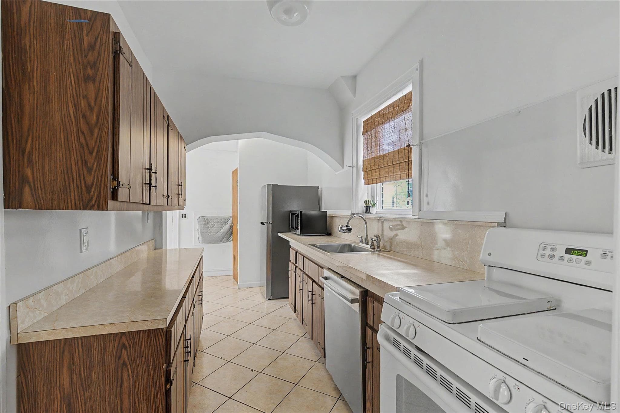 1085 Sackett Avenue thumbnail 21