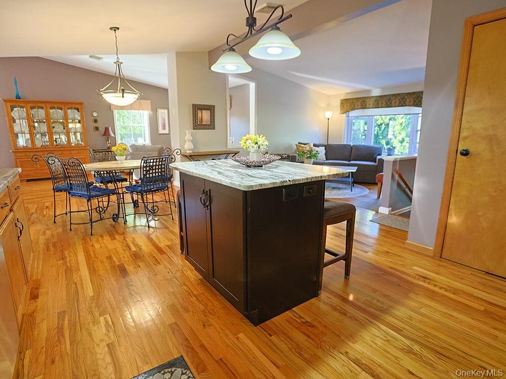 104 Ayers Court thumbnail 5