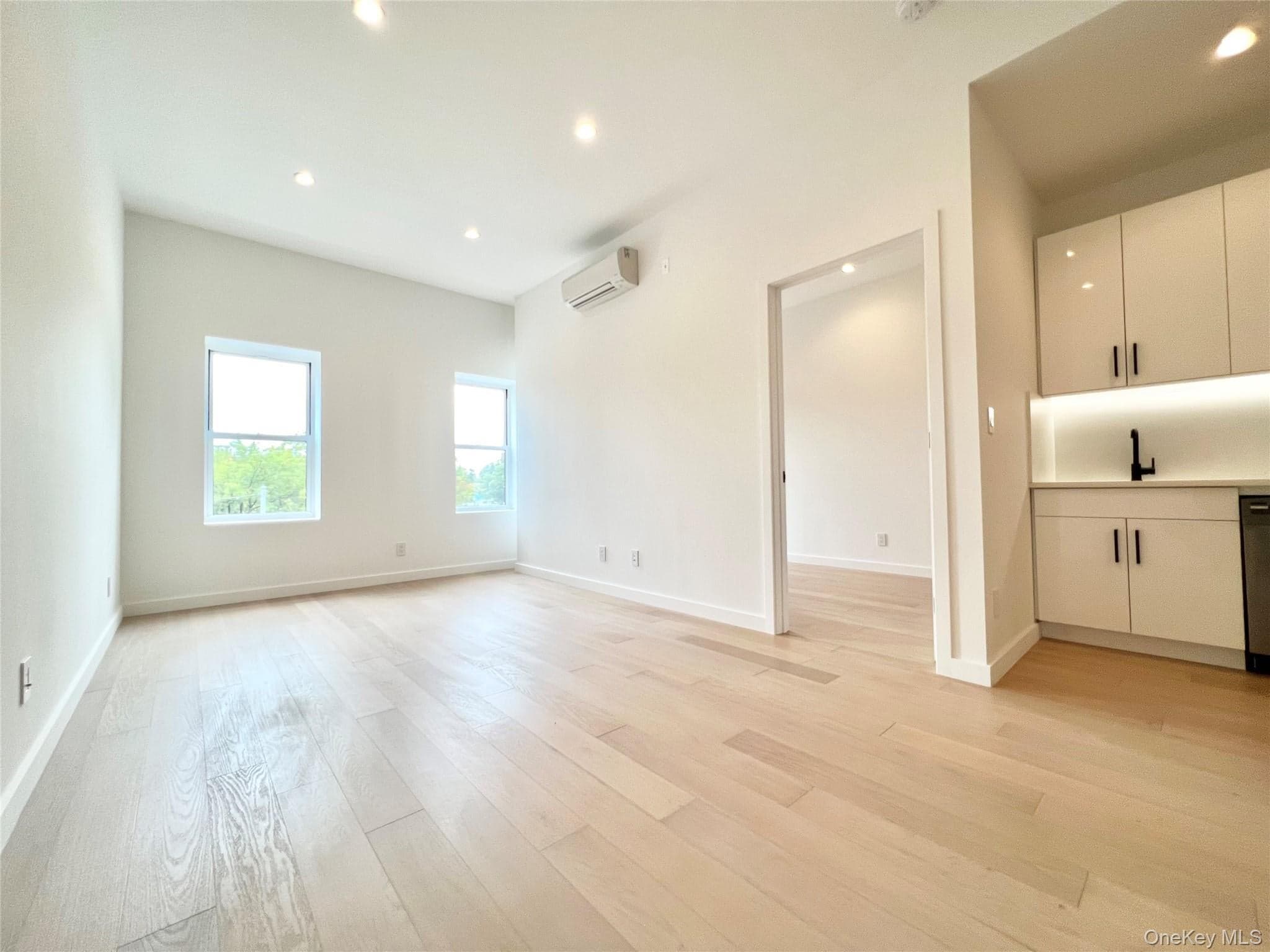 427 Metropolitan Avenue thumbnail 11