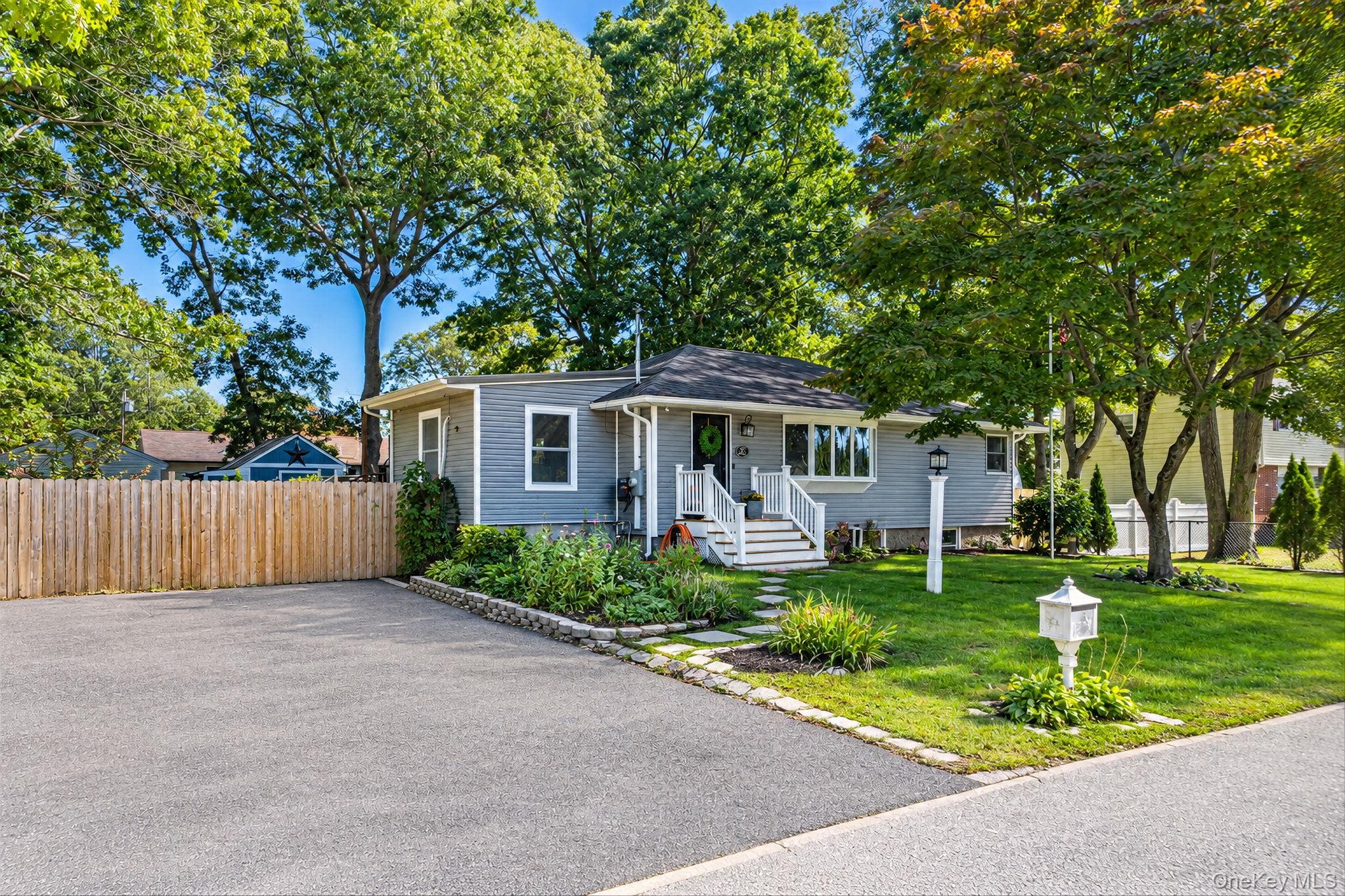 27 Ashwood Drive, Shirley