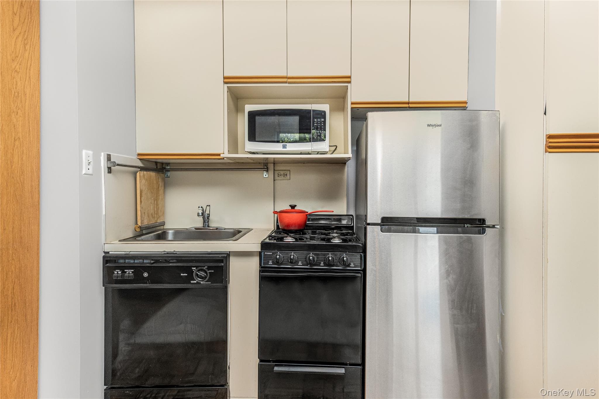 3935 Blackstone Avenue Unit: 4K thumbnail 5