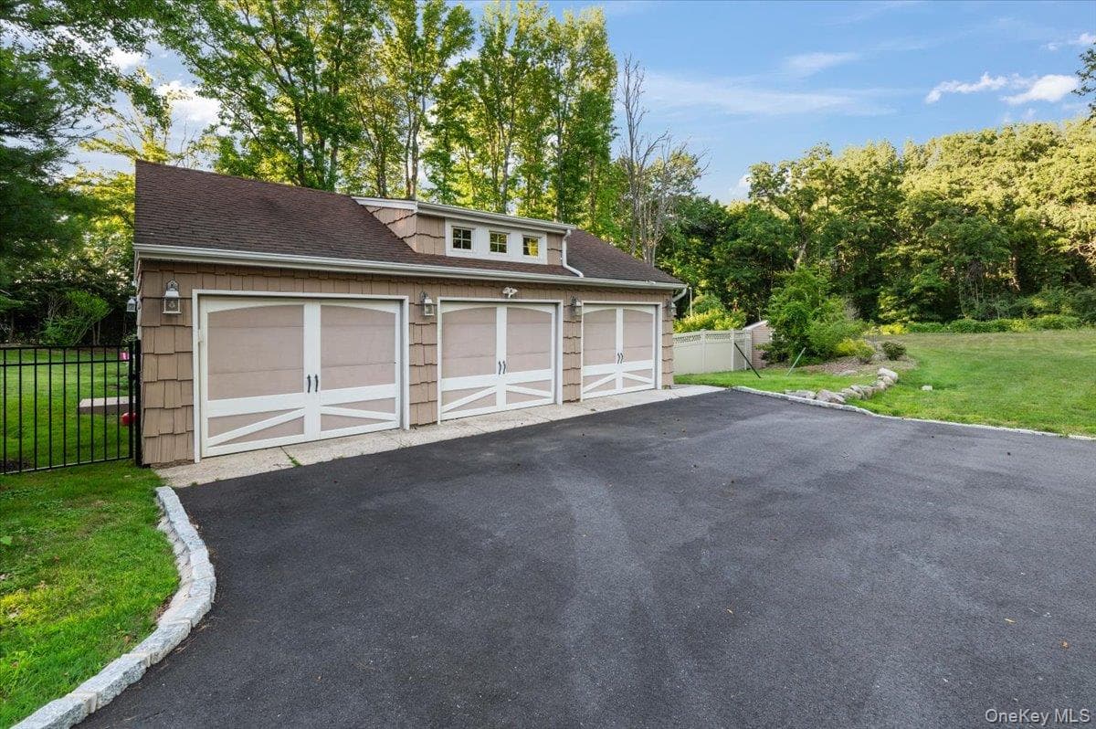 96 Plainview Road thumbnail 35