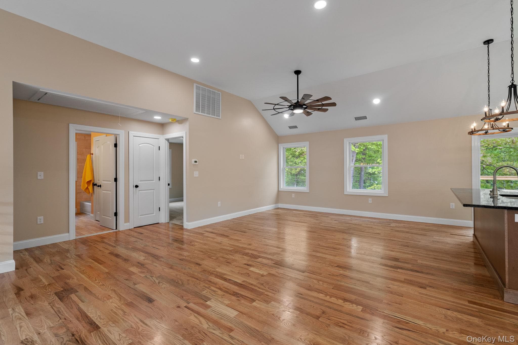 61 Smith Avenue thumbnail 12