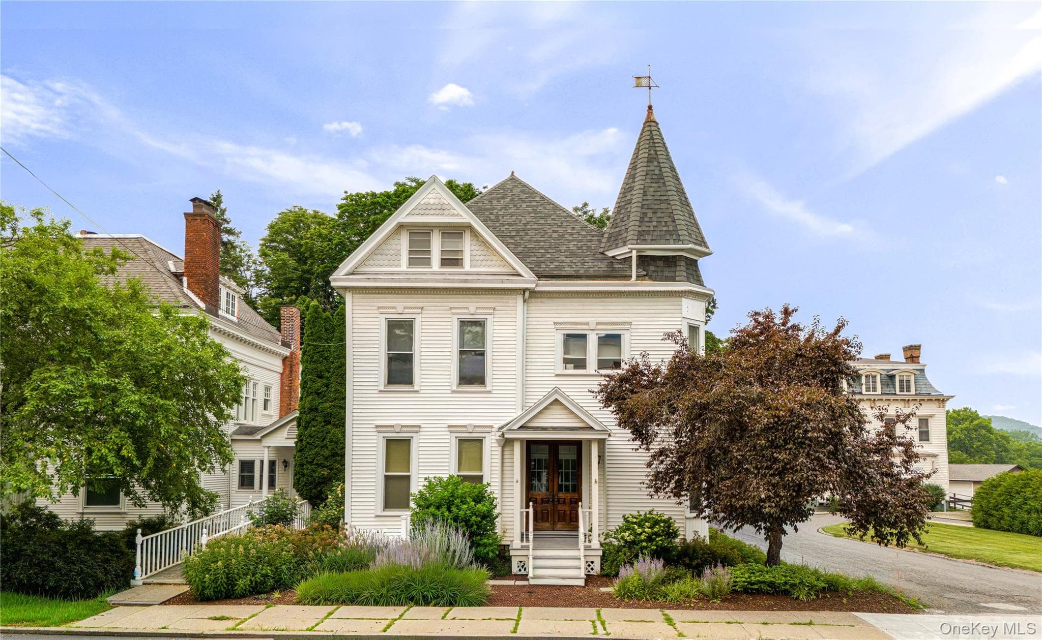 437 E Allen Street photo 1