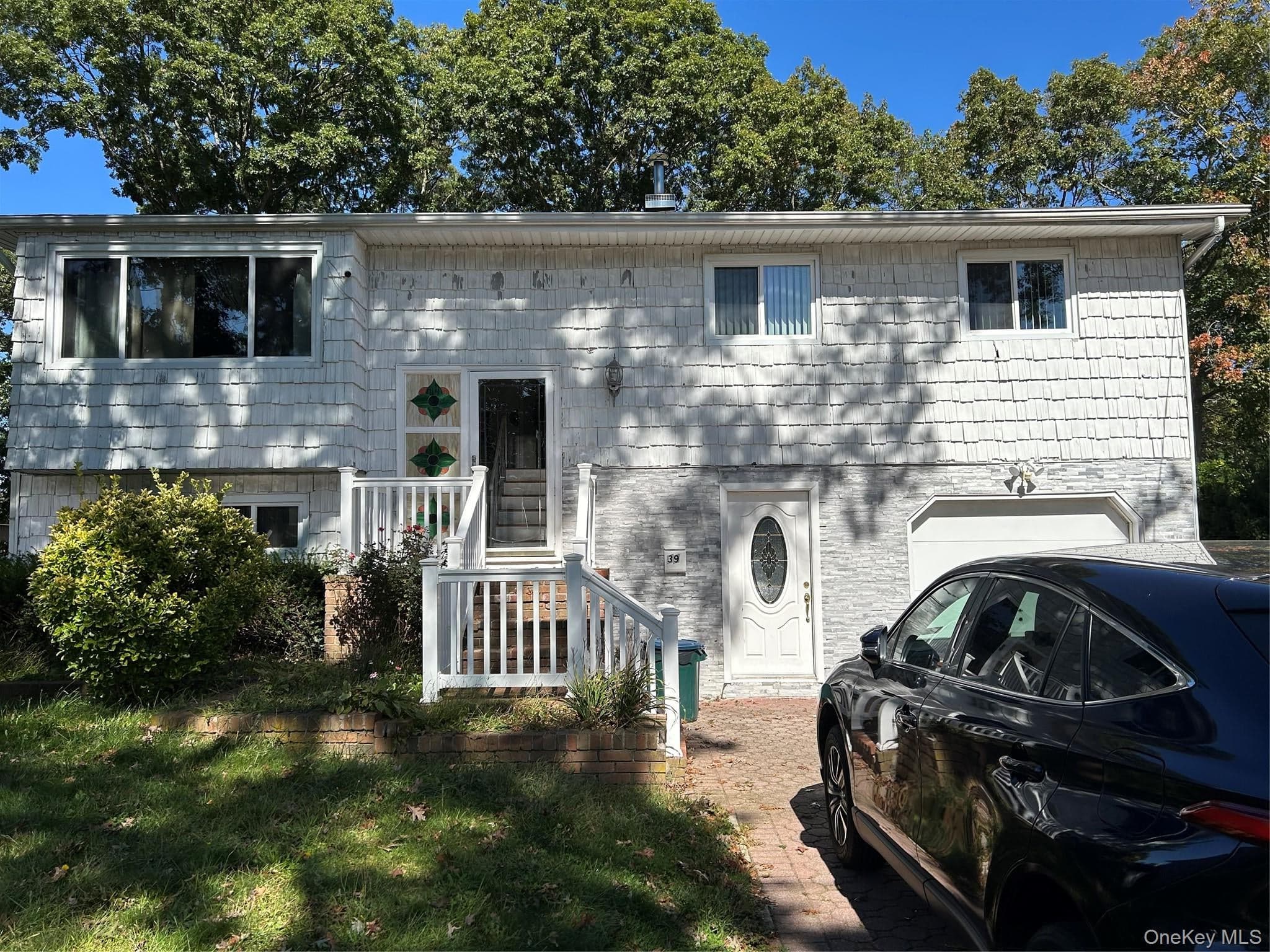 39 W Willow Street, Brentwood