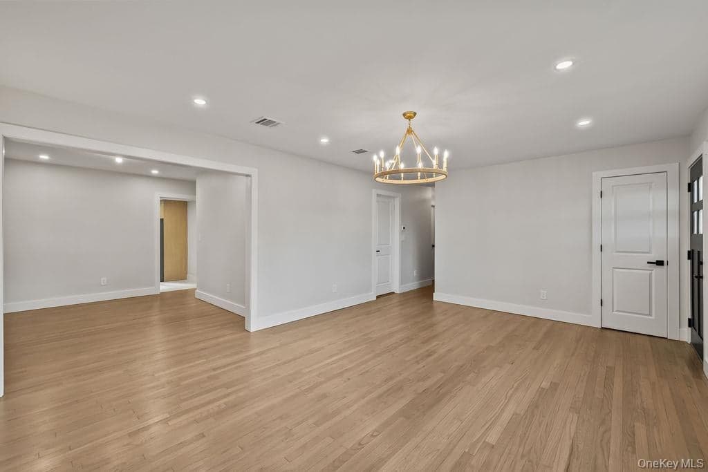 132 S Conger Avenue thumbnail 2