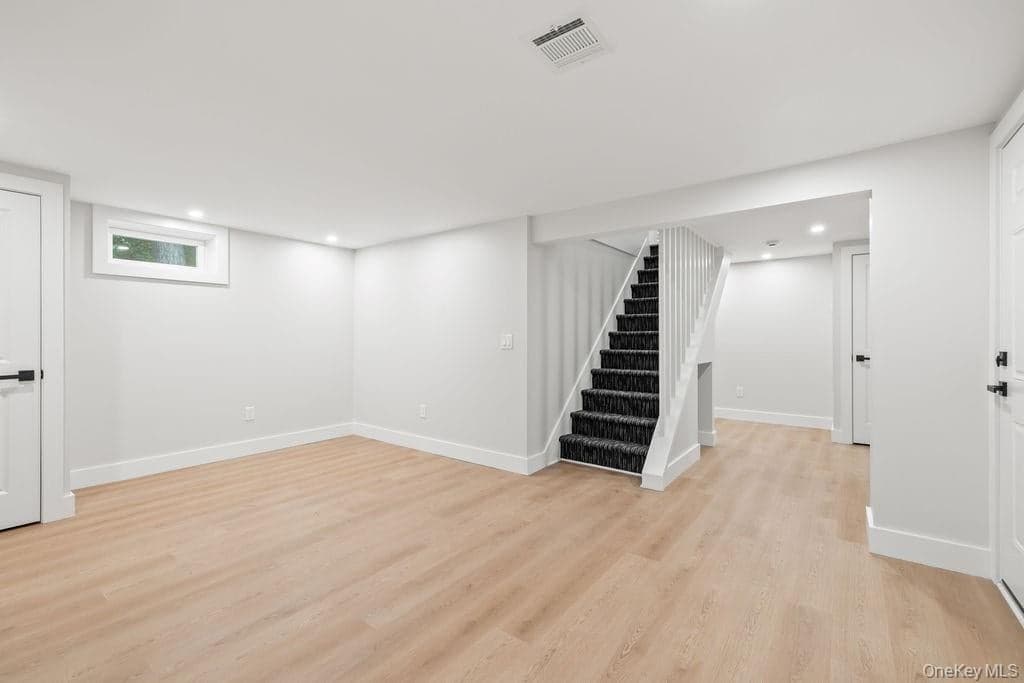 132 S Conger Avenue thumbnail 14