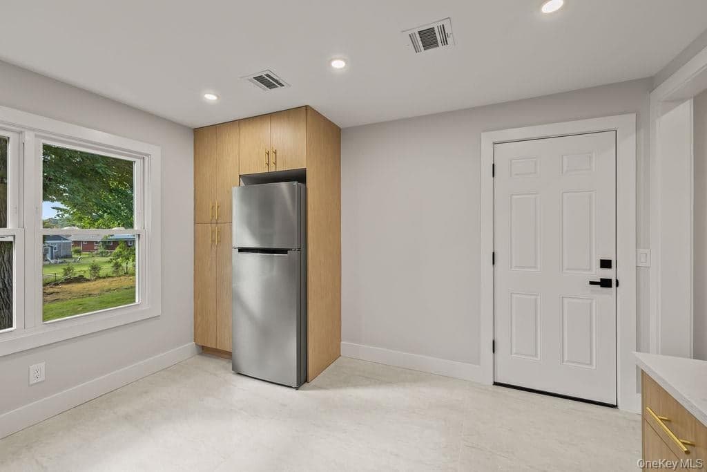 132 S Conger Avenue thumbnail 4