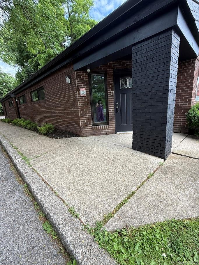 149 S Grand Avenue thumbnail 2