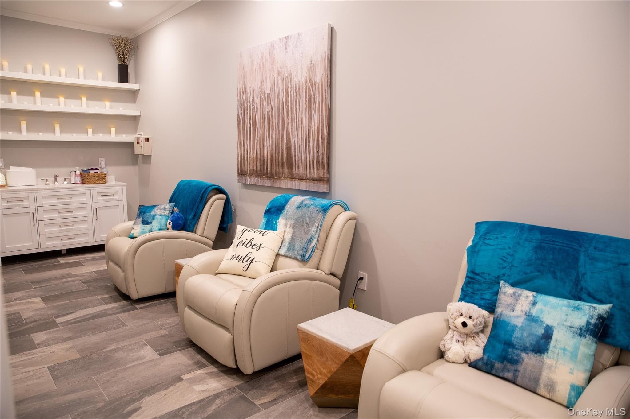 221-223 E Park Avenue thumbnail 9