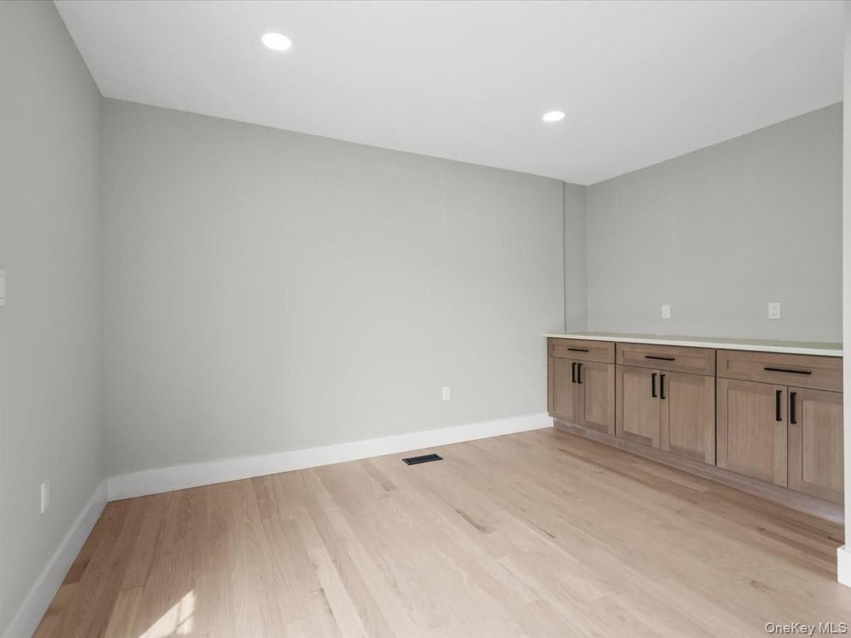 60 Westwood Road thumbnail 9