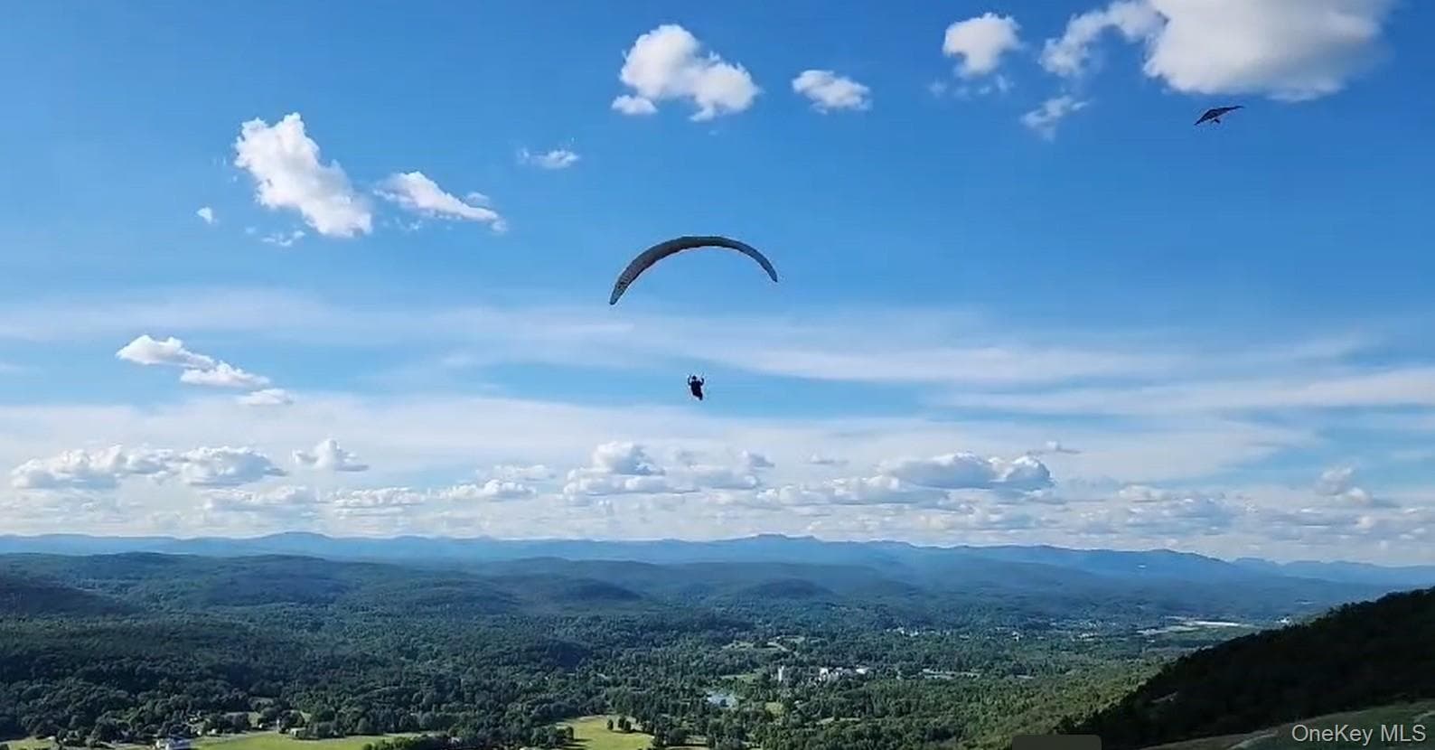 80 Hang Glider Road thumbnail 5
