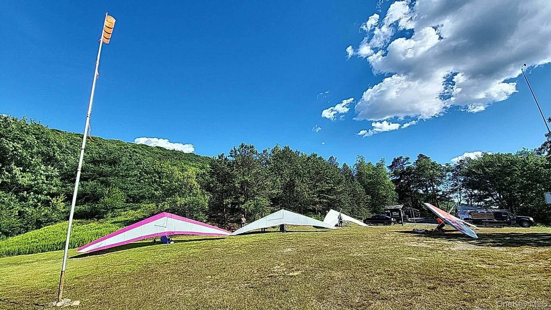 80 Hang Glider Road thumbnail 37