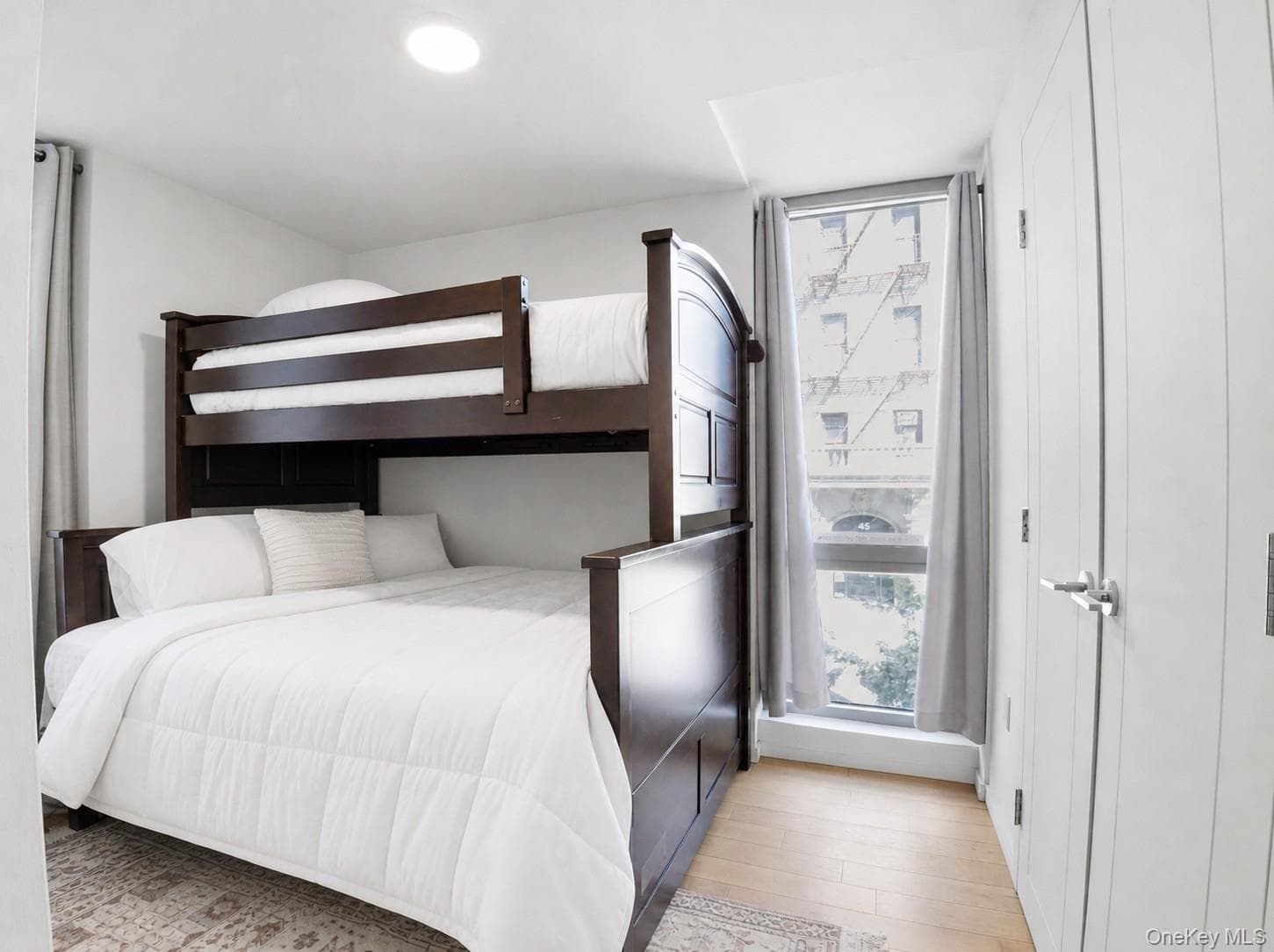 40 Pinehurst Avenue Unit: 2D thumbnail 14