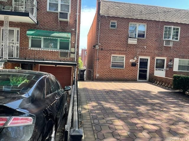 1155 E 81st Street thumbnail 3