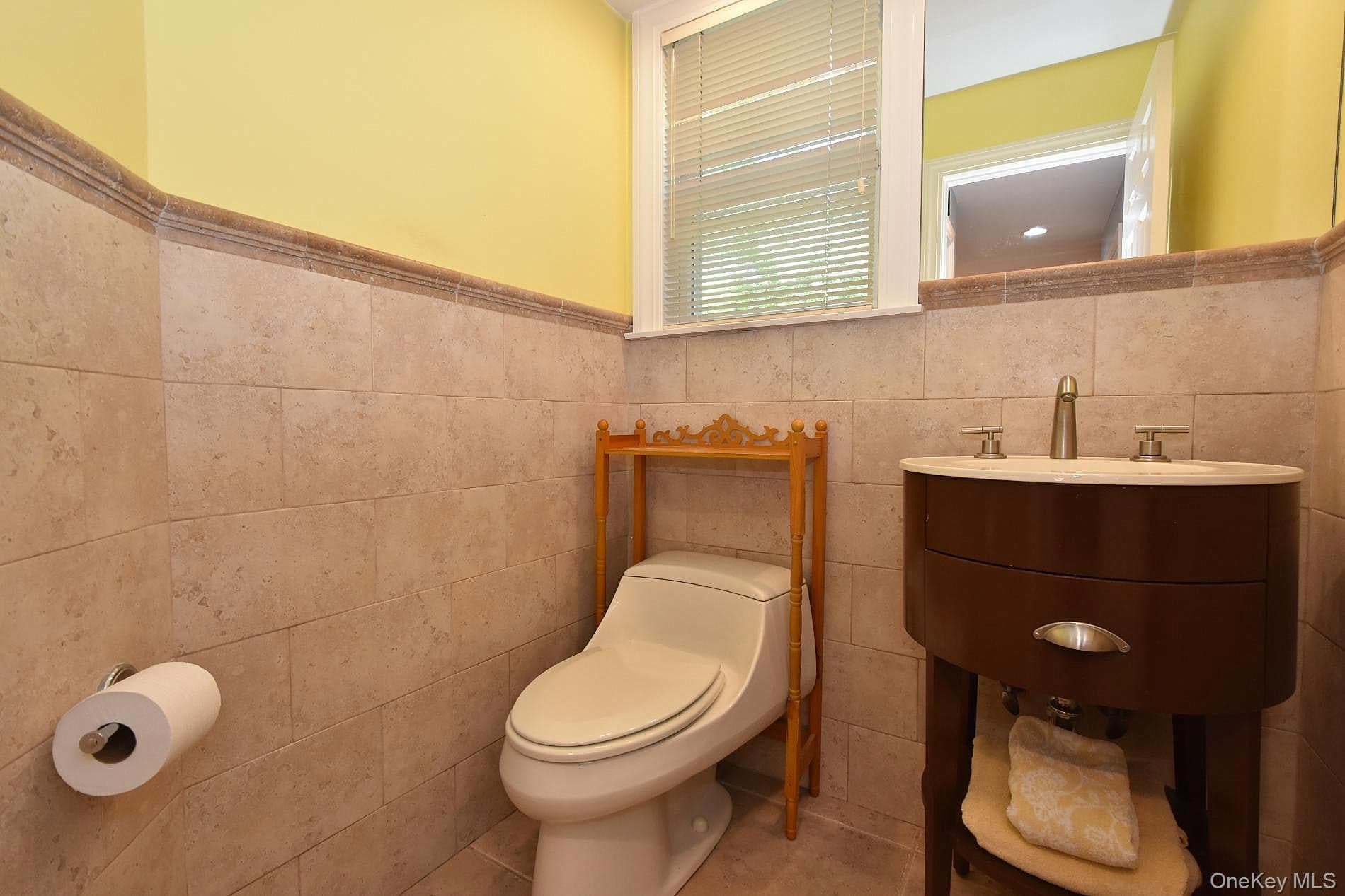230 W Woodland Drive thumbnail 19