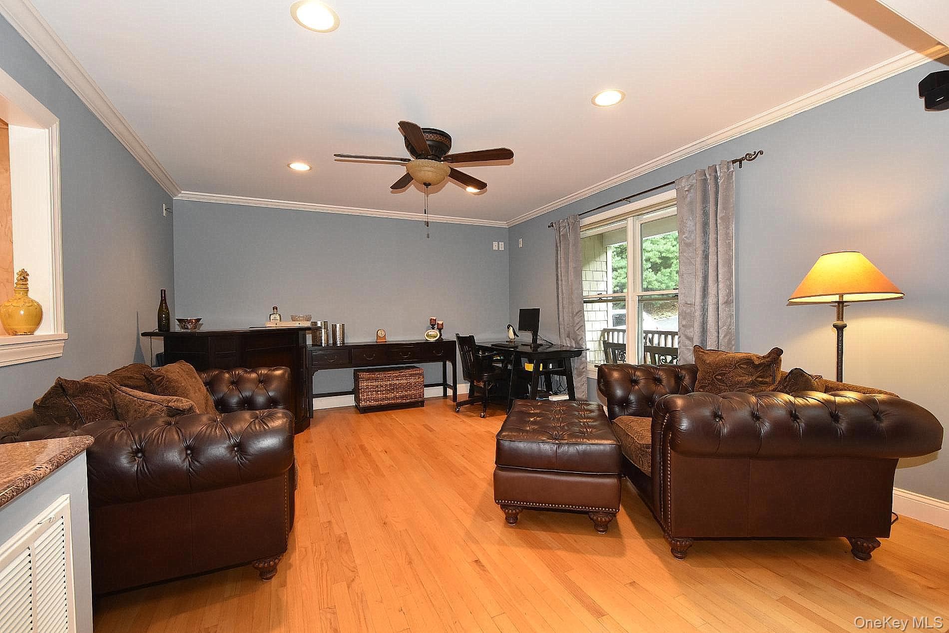 230 W Woodland Drive thumbnail 16