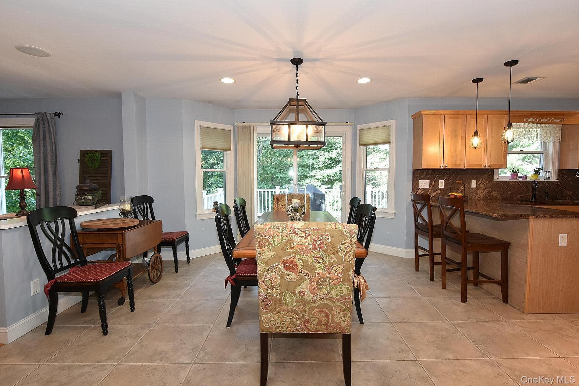 230 W Woodland Drive thumbnail 9