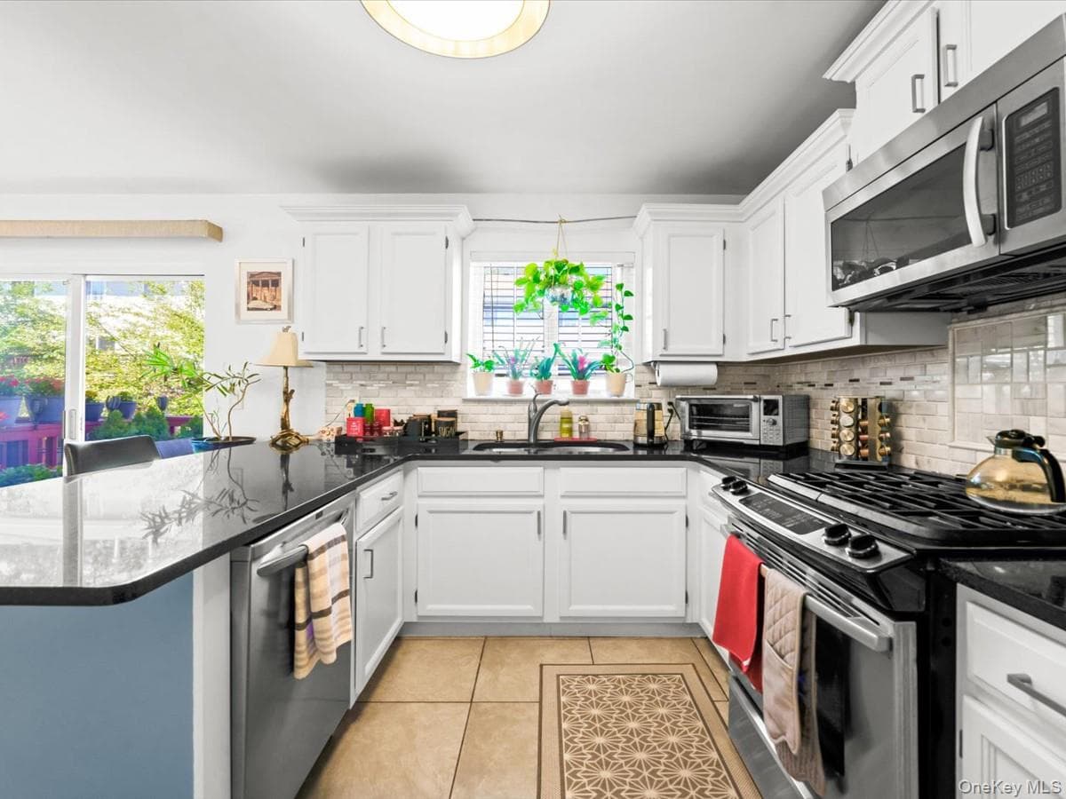208 Hendrick Avenue thumbnail 11