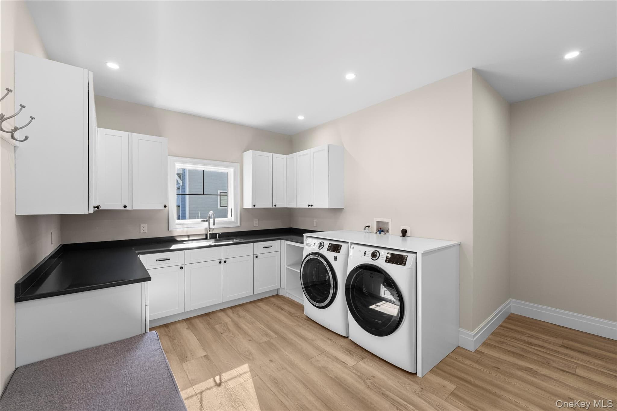53 S Phillips Avenue thumbnail 14
