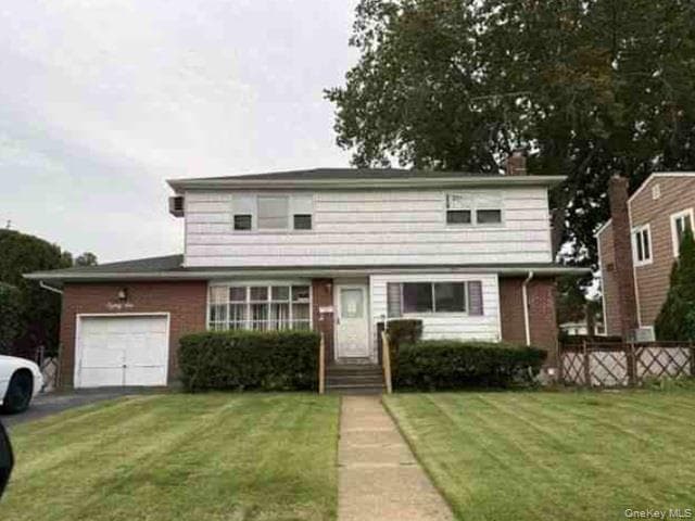 86 Manhattan Avenue, West Babylon