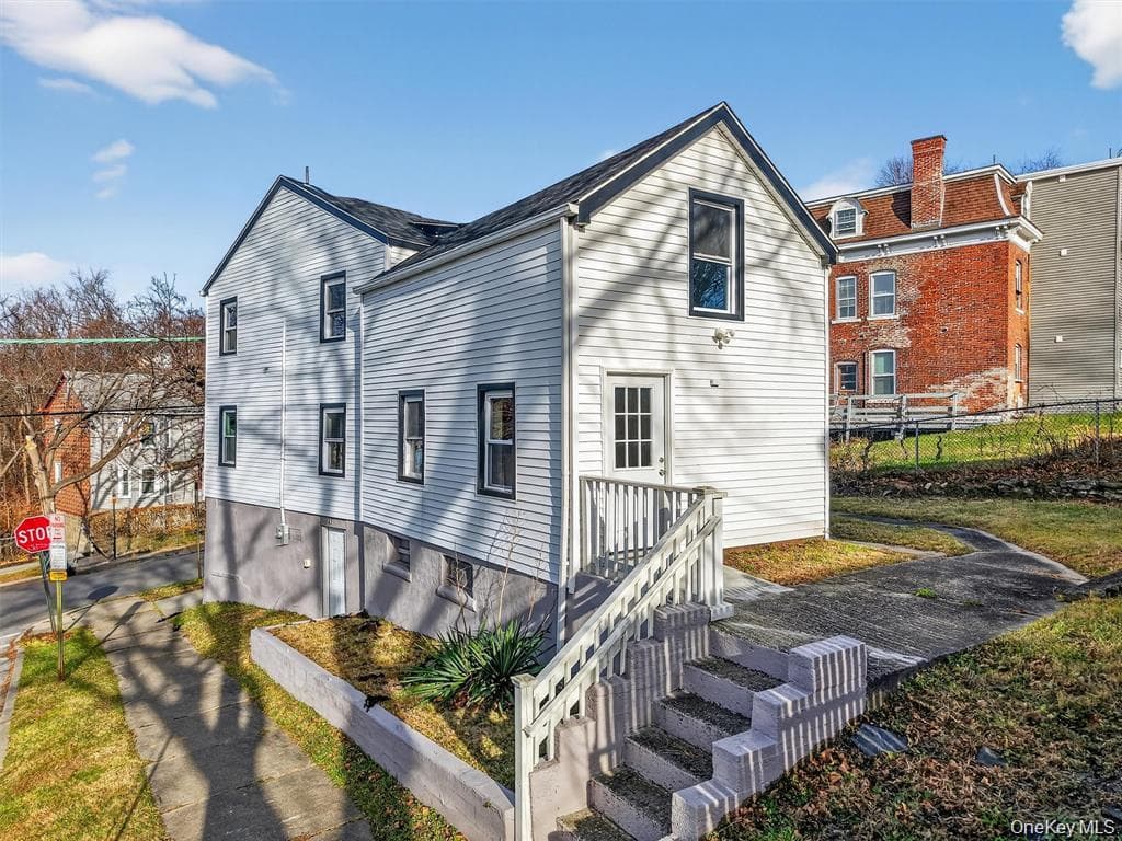 27 Spruce Street photo 1