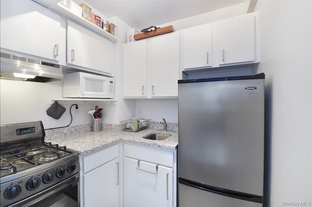 210 E 63rd Street Unit: 11B thumbnail 4