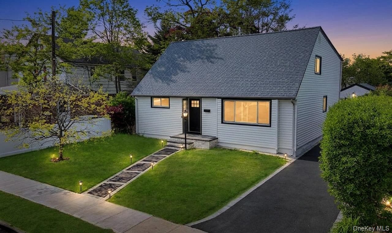 20 Howard Street, Hicksville