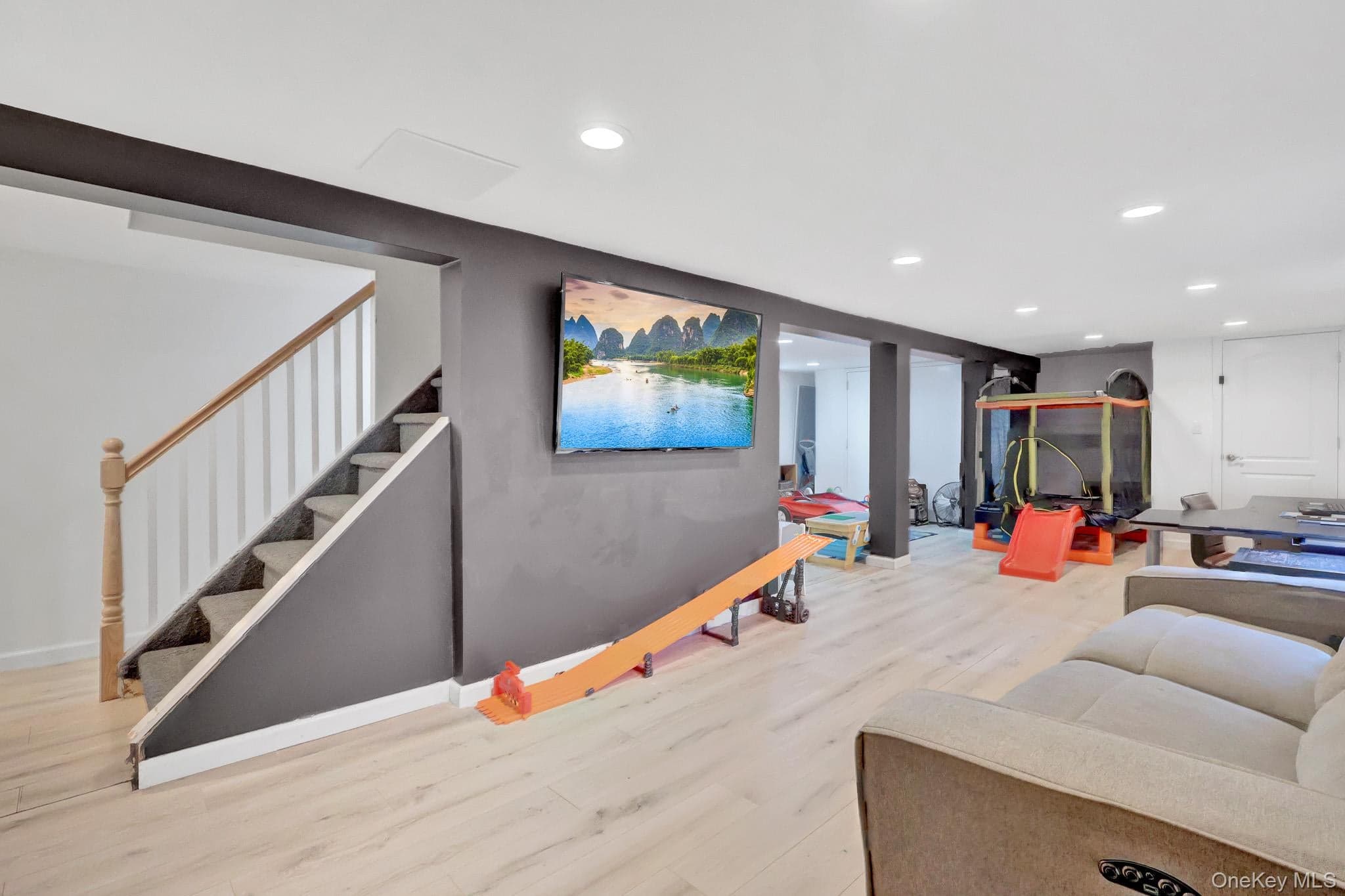 410 Clive Place thumbnail 23