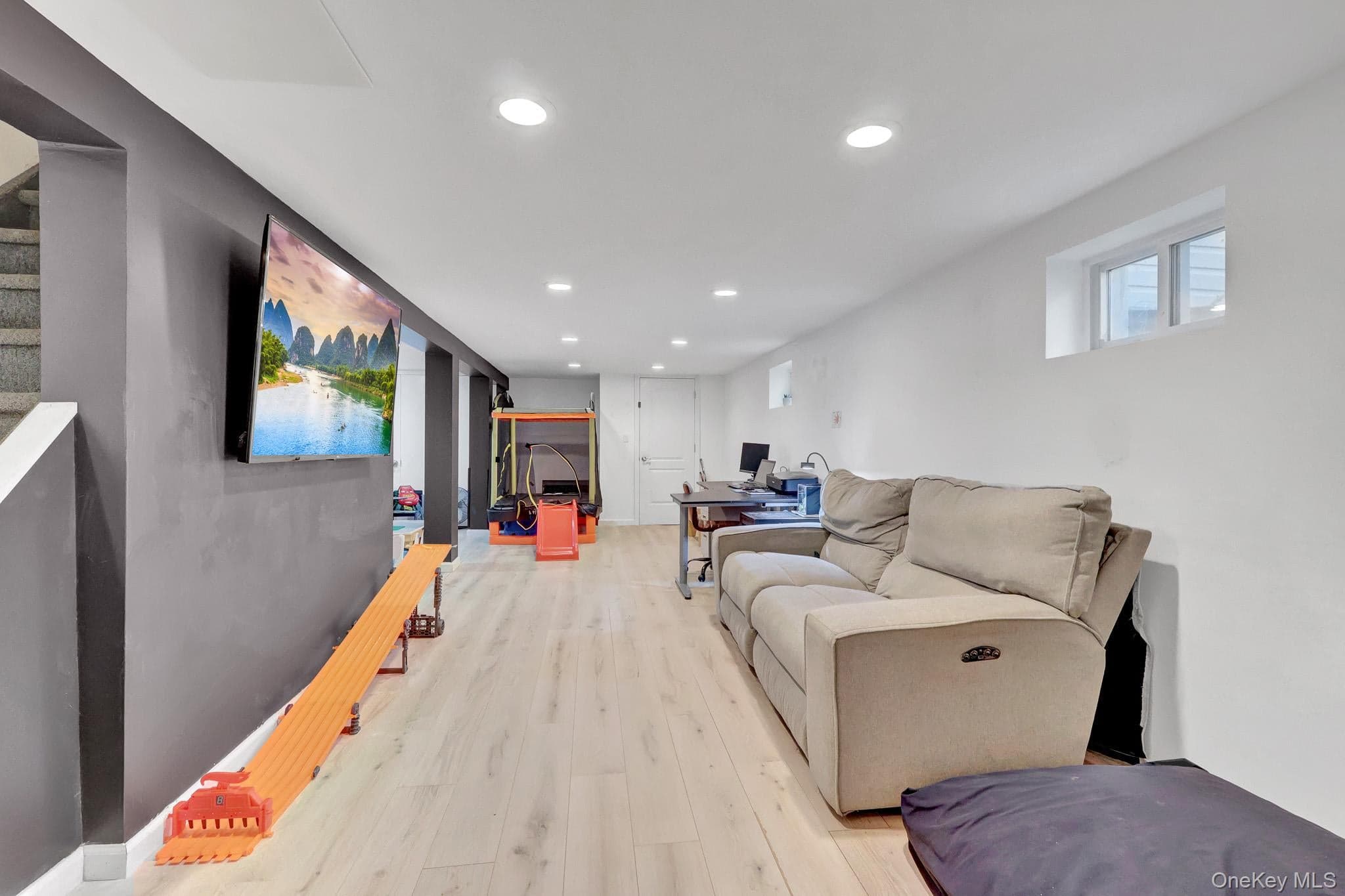 410 Clive Place thumbnail 25