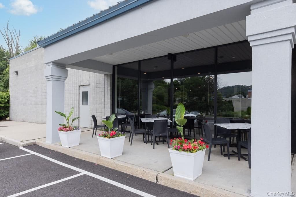 135 E Erie Street thumbnail 13