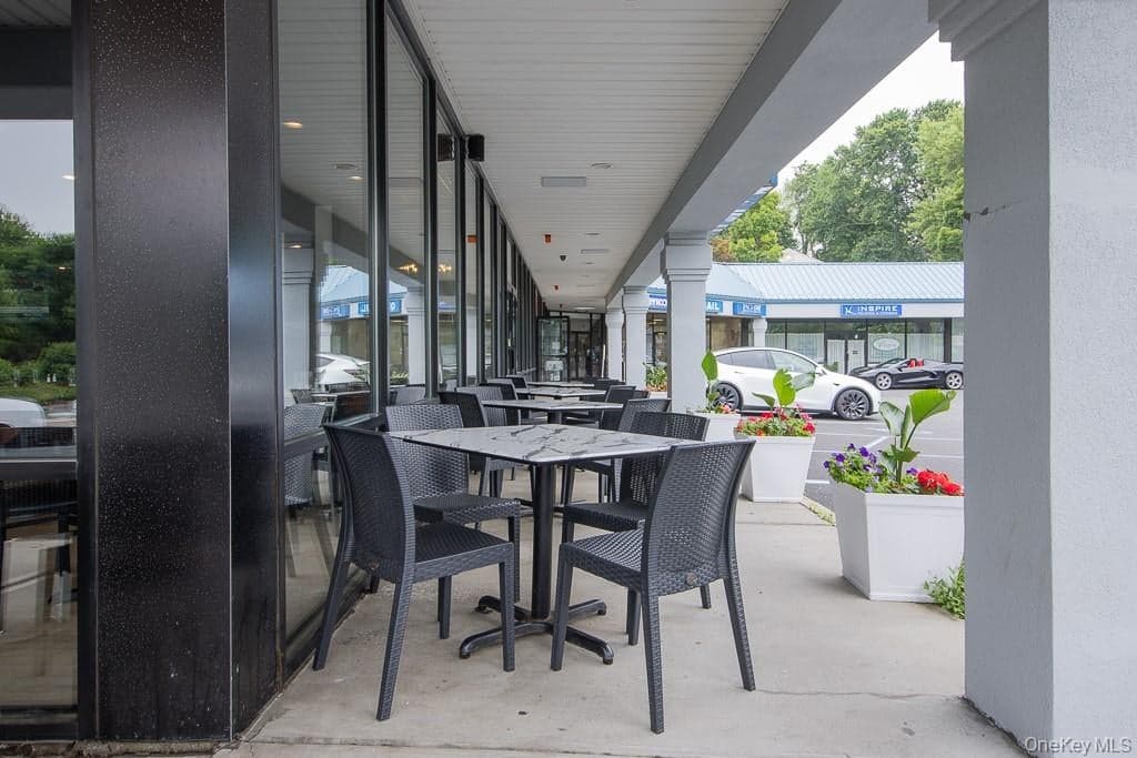135 E Erie Street thumbnail 14