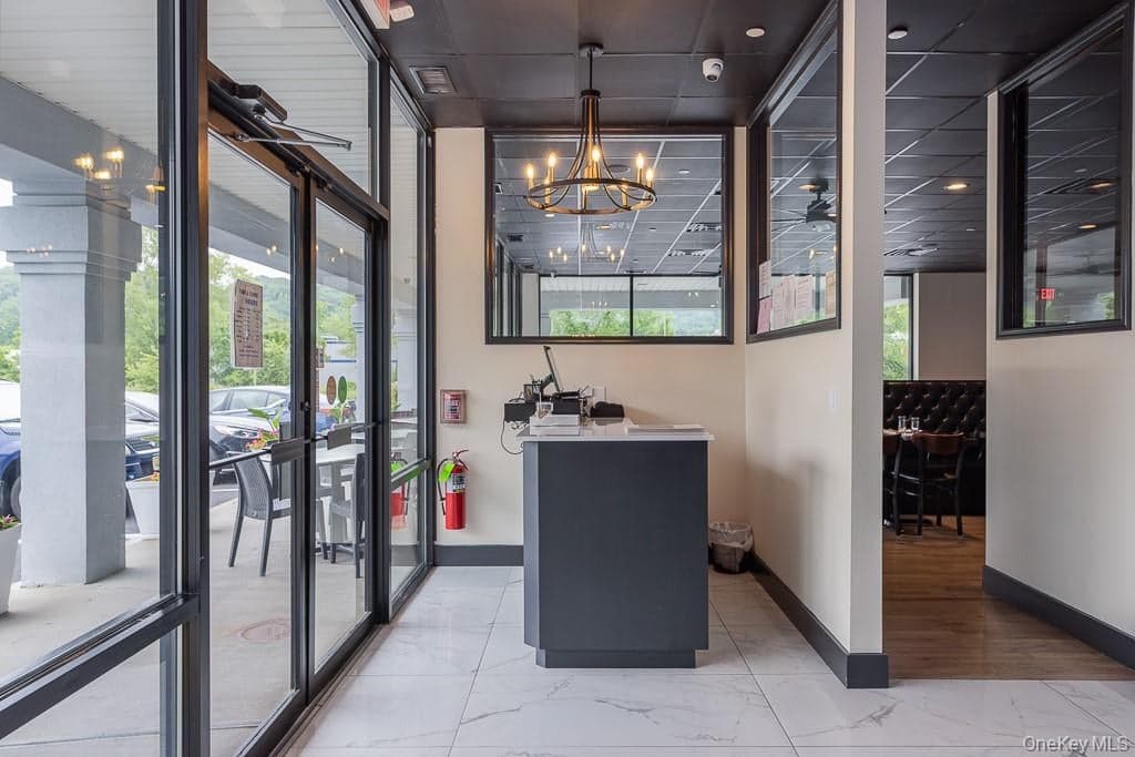135 E Erie Street thumbnail 20