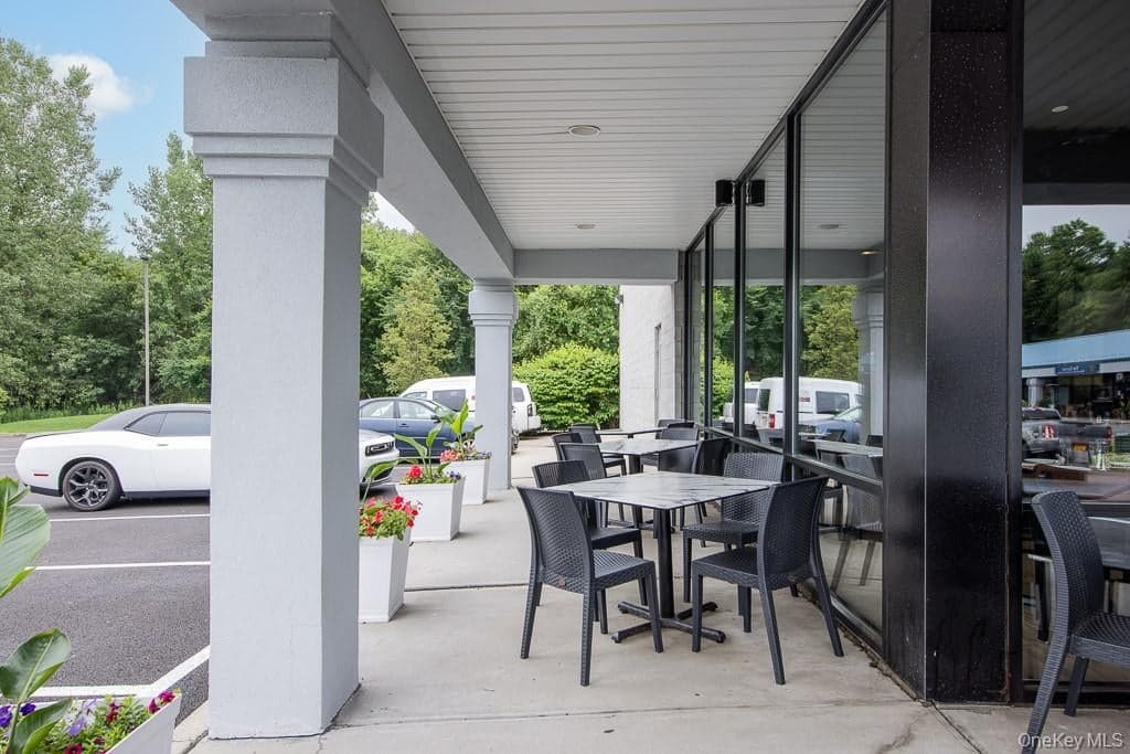 135 E Erie Street thumbnail 16