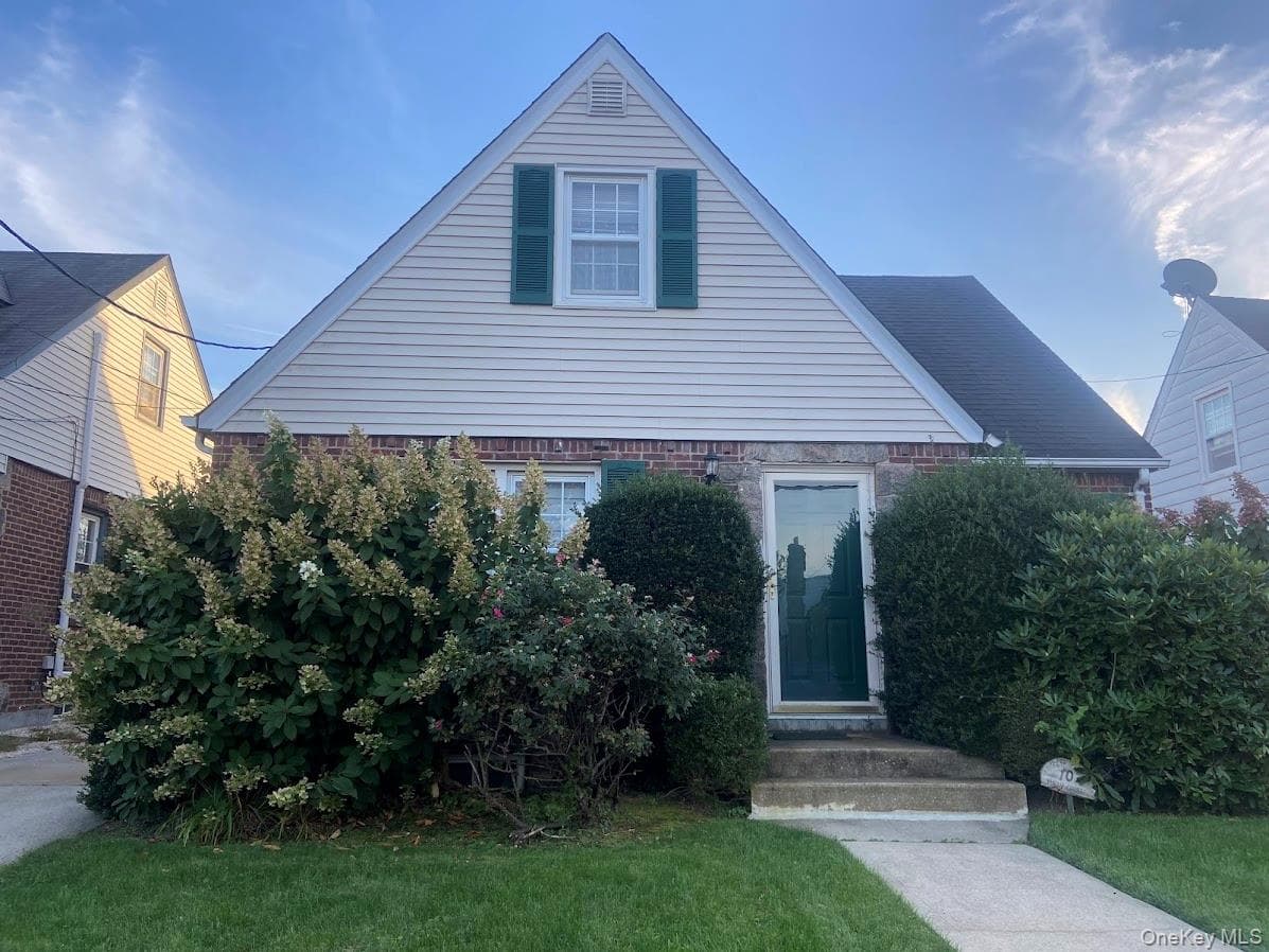 10 Purdy CT, Rockville Centre