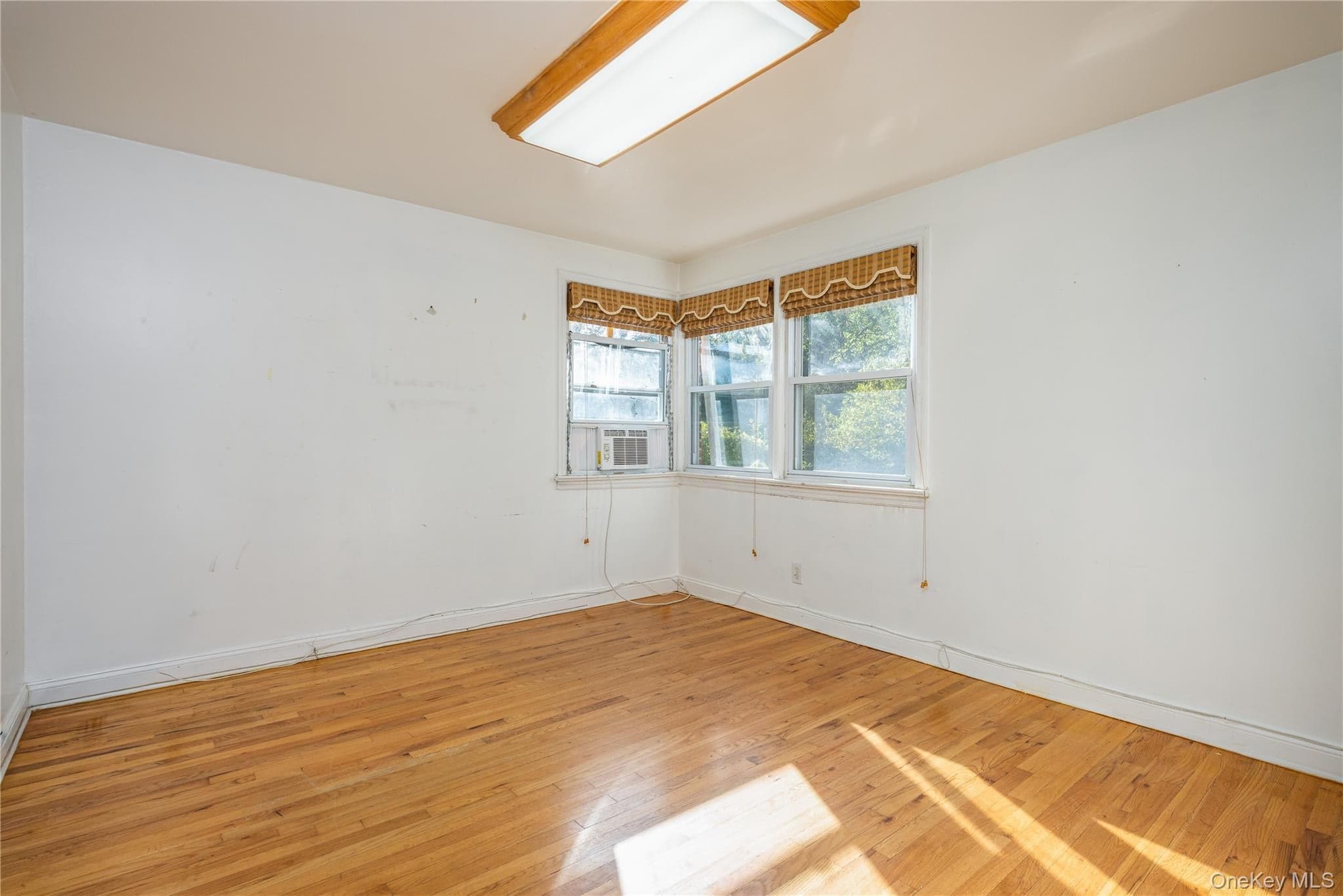 2 Whitman Road thumbnail 10