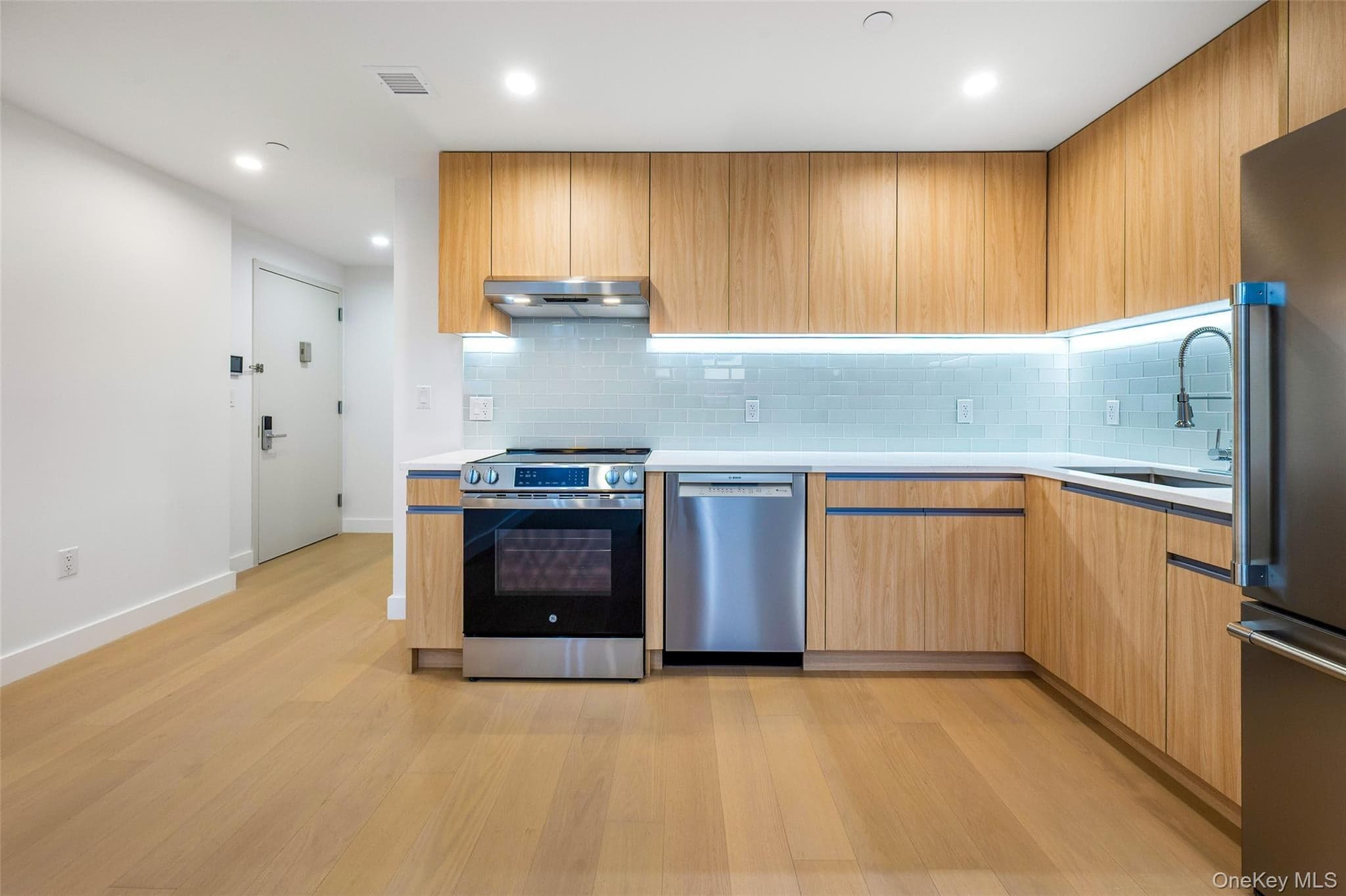 150-02 Northern Boulevard Unit: 3B thumbnail 4